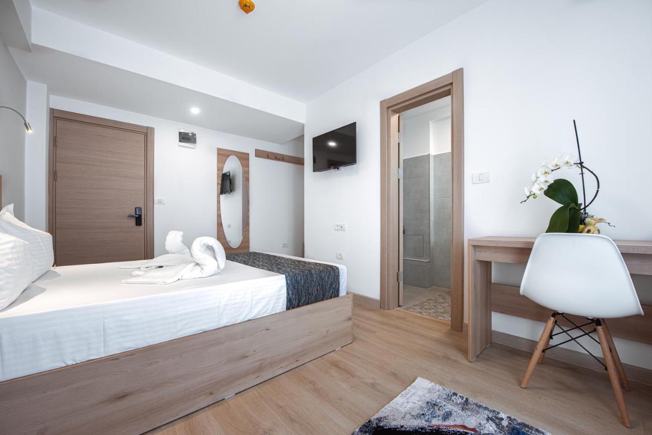 Polu-X Hotell Vama Veche Exteriör bild