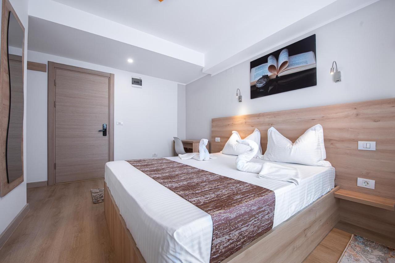Polu-X Hotell Vama Veche Exteriör bild